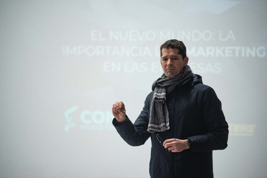 David del Toro en evento profesional