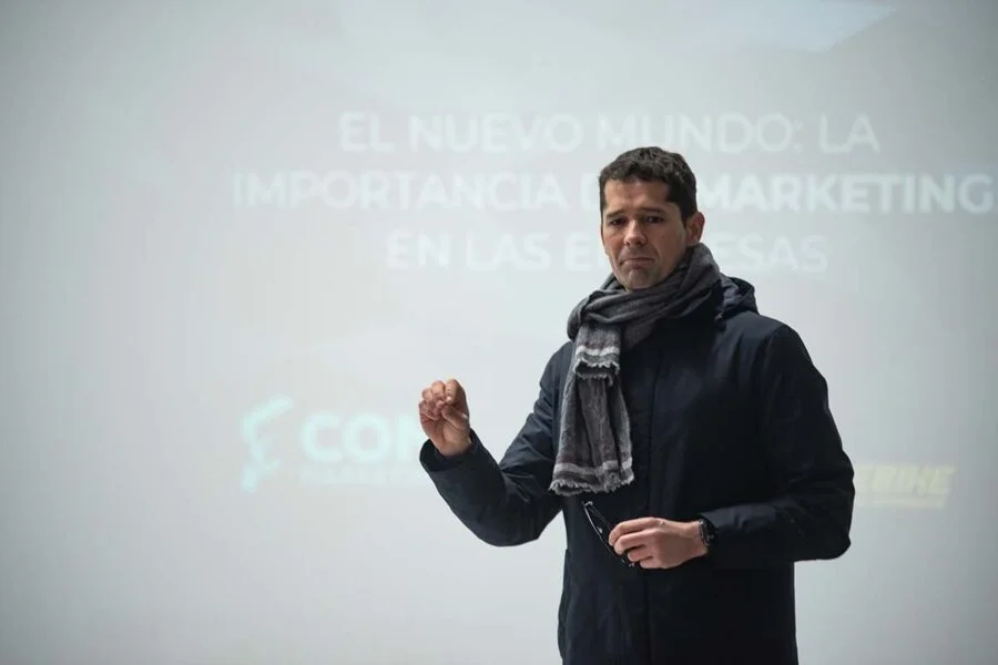 David del Toro en evento profesional